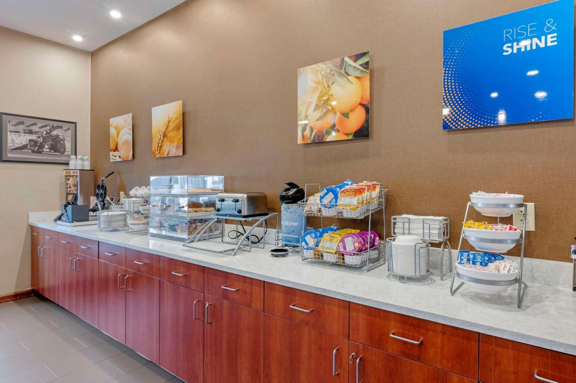 Comfort Suites West Indianapolis - Brownsburg Eksteriør billede